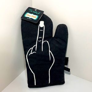 Twisted Oven Mitt New With Tag! Humourous Mitt For Those bothering the Cook! NWT